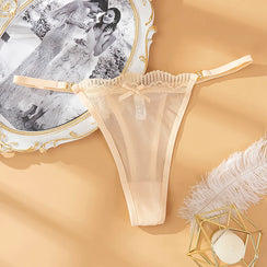 String La Ligne Légère, détail de la dentelle ajourée et des attaches réglables