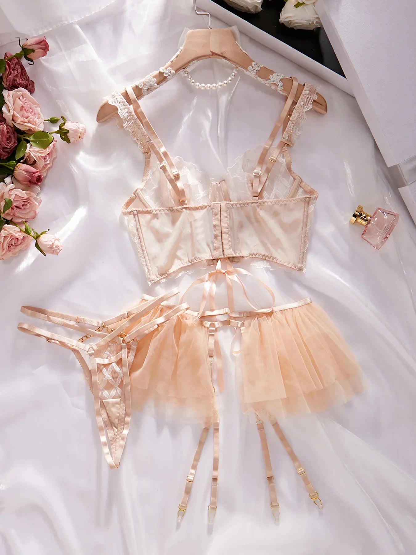Ensemble sexy bustier lacé string porte-jarretelles frou-frou et jarretières Impérial - GUAPPAA