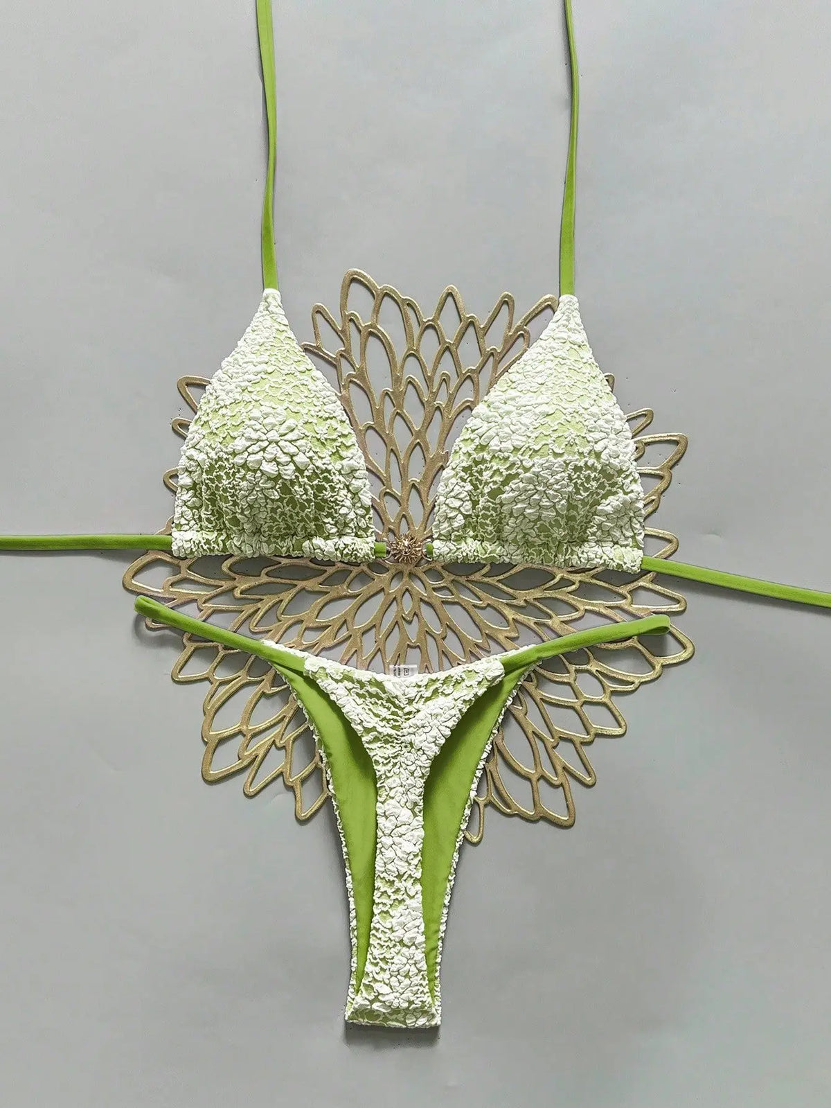 Vue arrière du bikini L’Onde Azur montrant le bas string taille basse et la coupe très dégagée