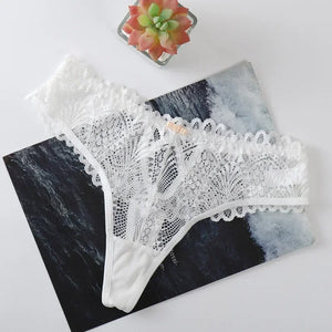 Présentation générale du string ajouré nylon taille basse La Dentelle Fine