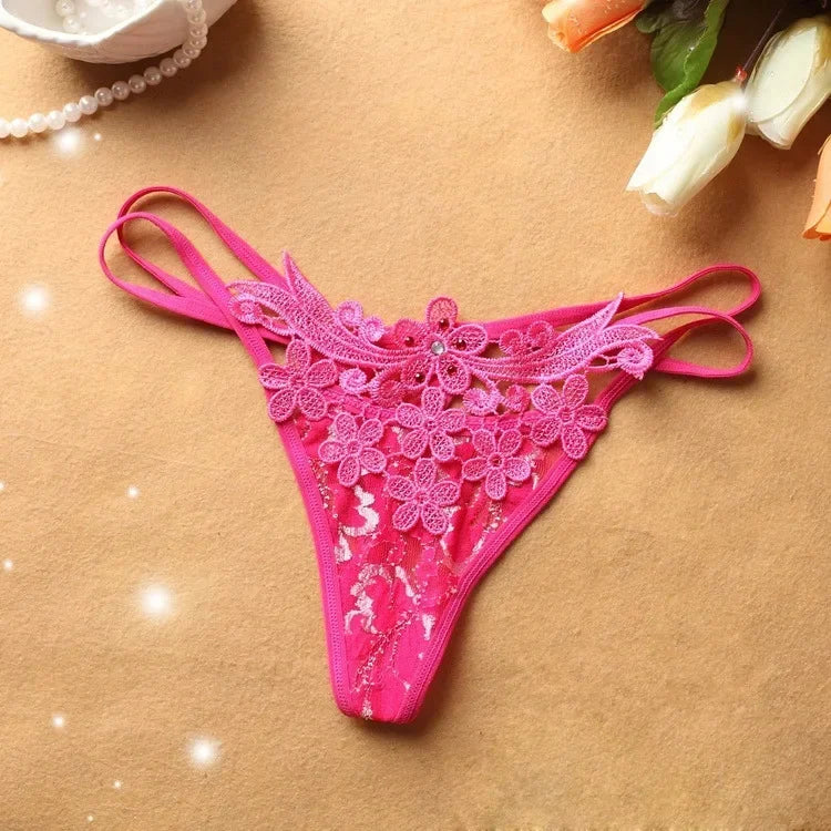String dentelle florale Le Fil Secret – rose fuchsia, détail de broderie