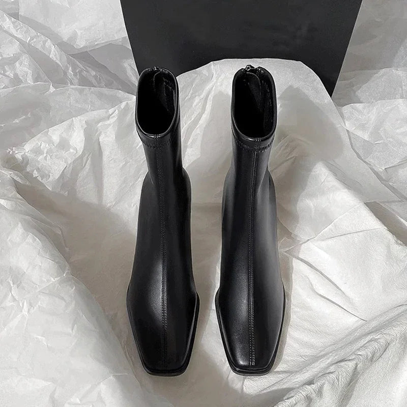 L’Allure d’Hiver, bottines noires femme à talon carré et petite plateforme