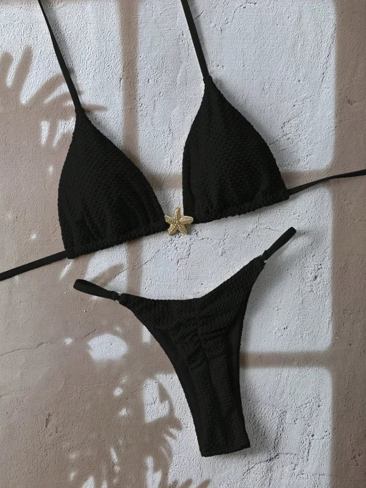 Bikini brésilien Almería en rouge avec détails lacés pour une allure estivale Guappaa