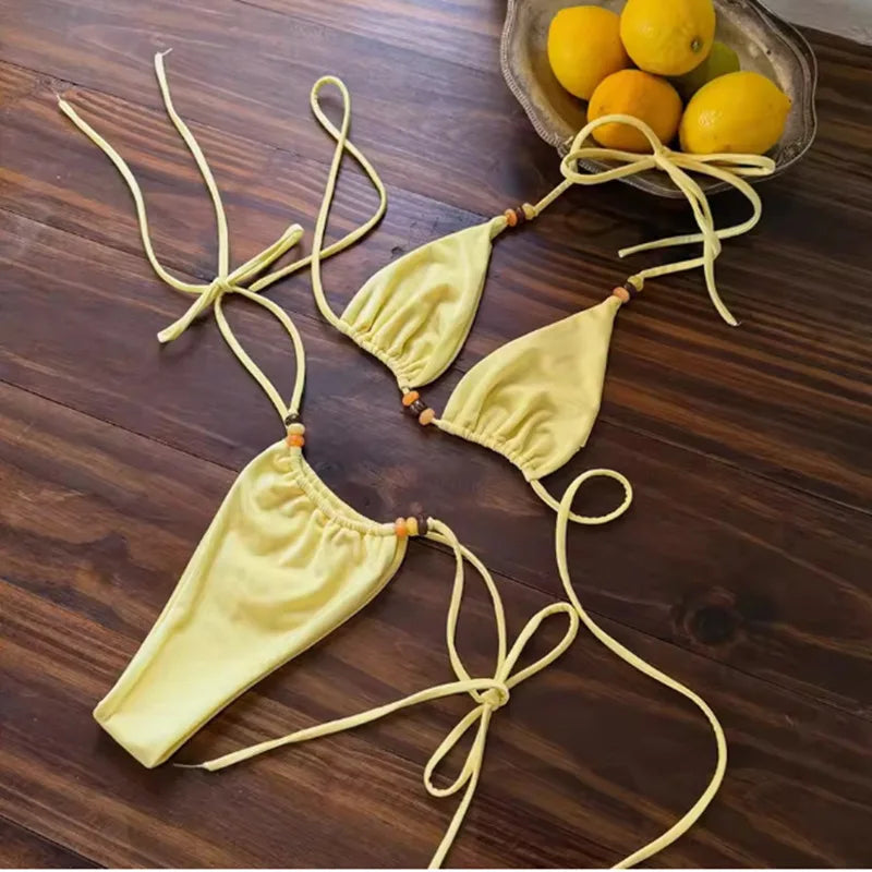 Détail du bikini deux pièces Cala Sol avec haut bandeau et bas taille basse Guappaa