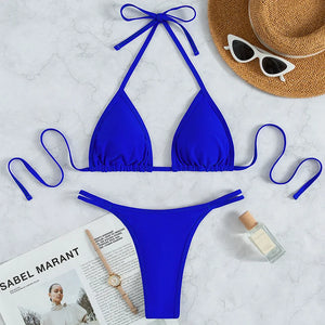 Bikini argent Cala Diamante porté avec détails brillants pour plage et piscine Guappaa