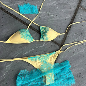 Bikini triangle Cala Noche avec détail de dentelle et bas taille basse signé Guappaa