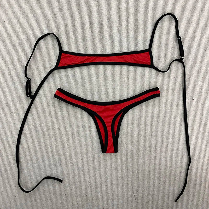 Bikini rouge Alicante à lacets et dos nu, vue portée estivale pour plage et piscine, Guappaa