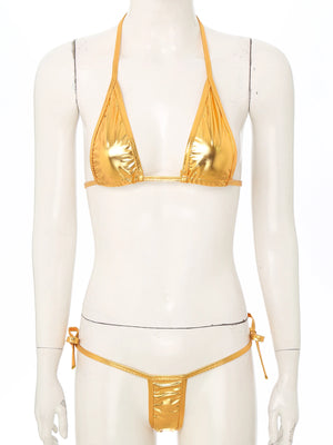 Bikini métallisé Altea taille basse, vue portée graphique dans une ambiance de vacances, Guappaa