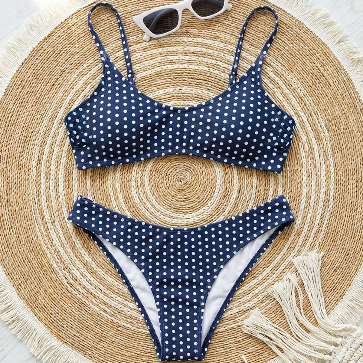 Bikini à pois Tossa taille basse, modèle deux pièces féminin à l’allure graphique et estivale signé Guappaa