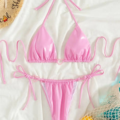 Présentation du bikini rose Cala Rosada avec finition lumineuse signée Guappaa