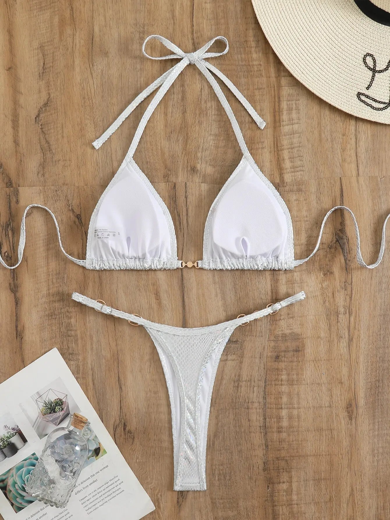 Bikini triangle string argent holographique La Sélénite, vue dos du haut