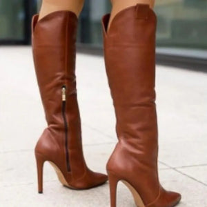 Bottes La Ligne Haute à bout pointu, détail de la tige et du talon fin entre 5 et 8 cm