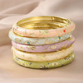 Lot de cinq bracelets fleuris en émail Fleurs d’Ibiza au style bohème signé Guappaa