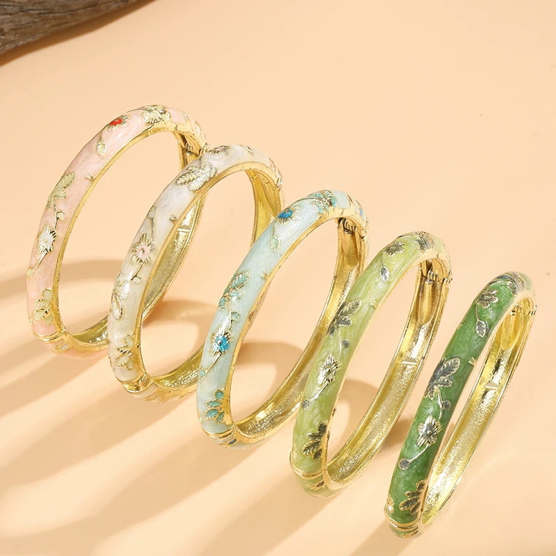 Bracelets Fleurs d’Ibiza style 3 avec base en cuivre et décor floral émaillé Guappaa