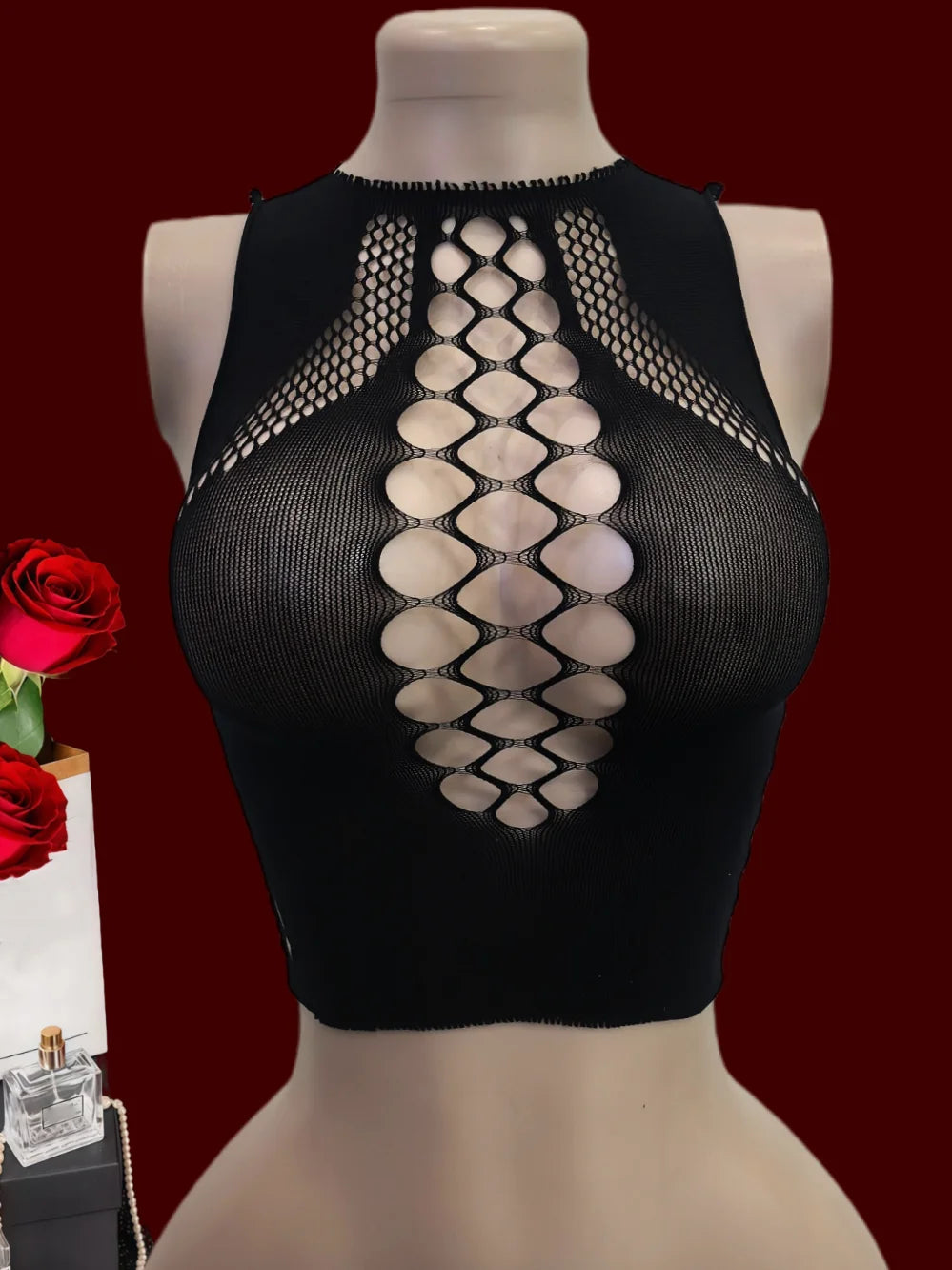Présentation générale du crop top noir dos nu à découpes L’Entaille Noire