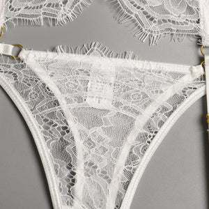 Ensemble lingerie Éclat de Minuit GUAPPAA en dentelle avec harnais, trois pièces.