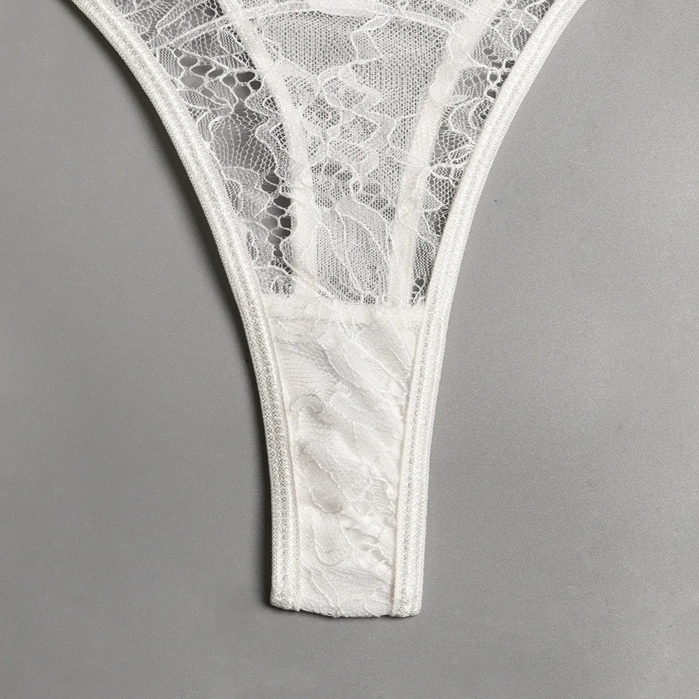 Ensemble lingerie Éclat de Minuit GUAPPAA en dentelle avec harnais, trois pièces.