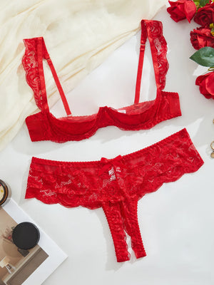 Présentation de la lingerie rouge brodée La Tentation Florale disponible du S au XL