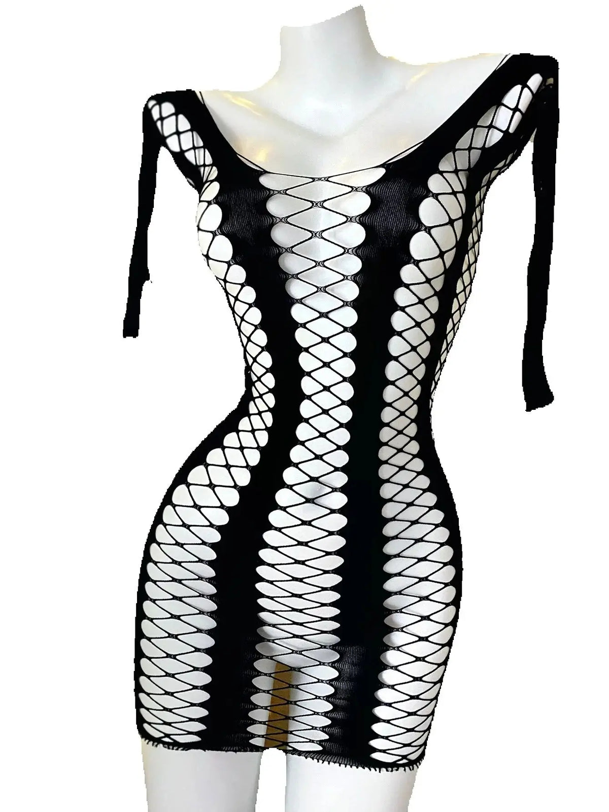 Robe de plage La Nuit Salée manches longues portée sur une tenue de bain non incluse