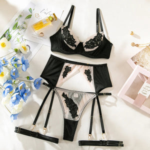 Ensemble lingerie quatre pièces Le Voile Ardant, coloris noir.