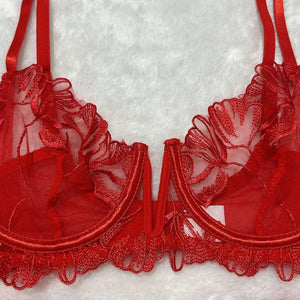 Photo 07 de l’ensemble lingerie brodé cinq pièces Saint-Paul, détails visibles du modèle
