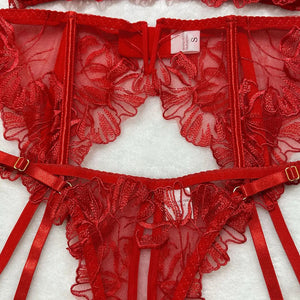 Photo 09 de l’ensemble lingerie brodé cinq pièces Saint-Paul, détails visibles du modèle