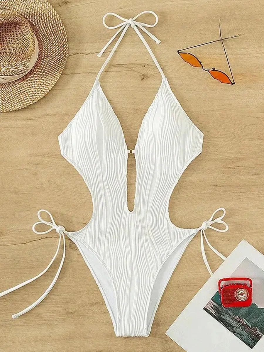 Maillot de bain une pièce découpé La Ligne Solaire blanc à plat