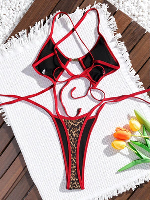 Maillot de bain une pièce tanga imprimé léopard La Fauve, liserés rouges, vue dos