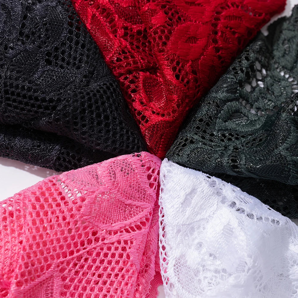 String La Bouclée blanc en dentelle à coupe taille basse dans la sélection lingerie Guappaa