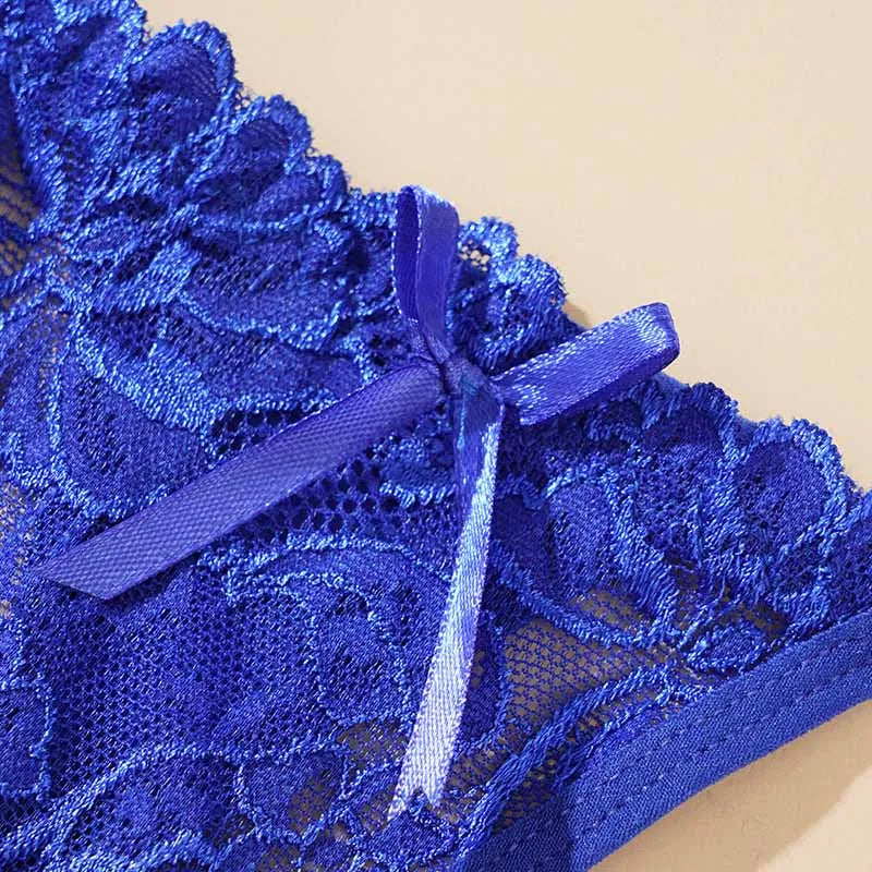 Vue rapprochée du string La Dentelle avec maille ajourée pour femme chez Guappaa