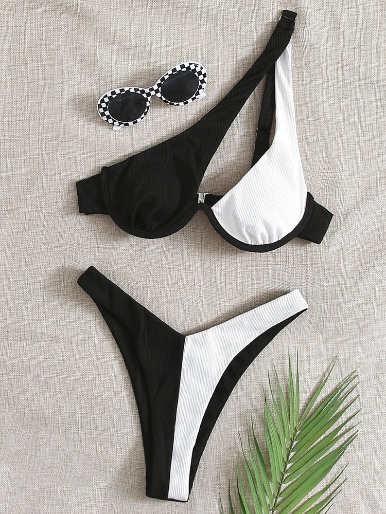 Bikini tanga bretelles asymétriques Solia - GUAPPAA