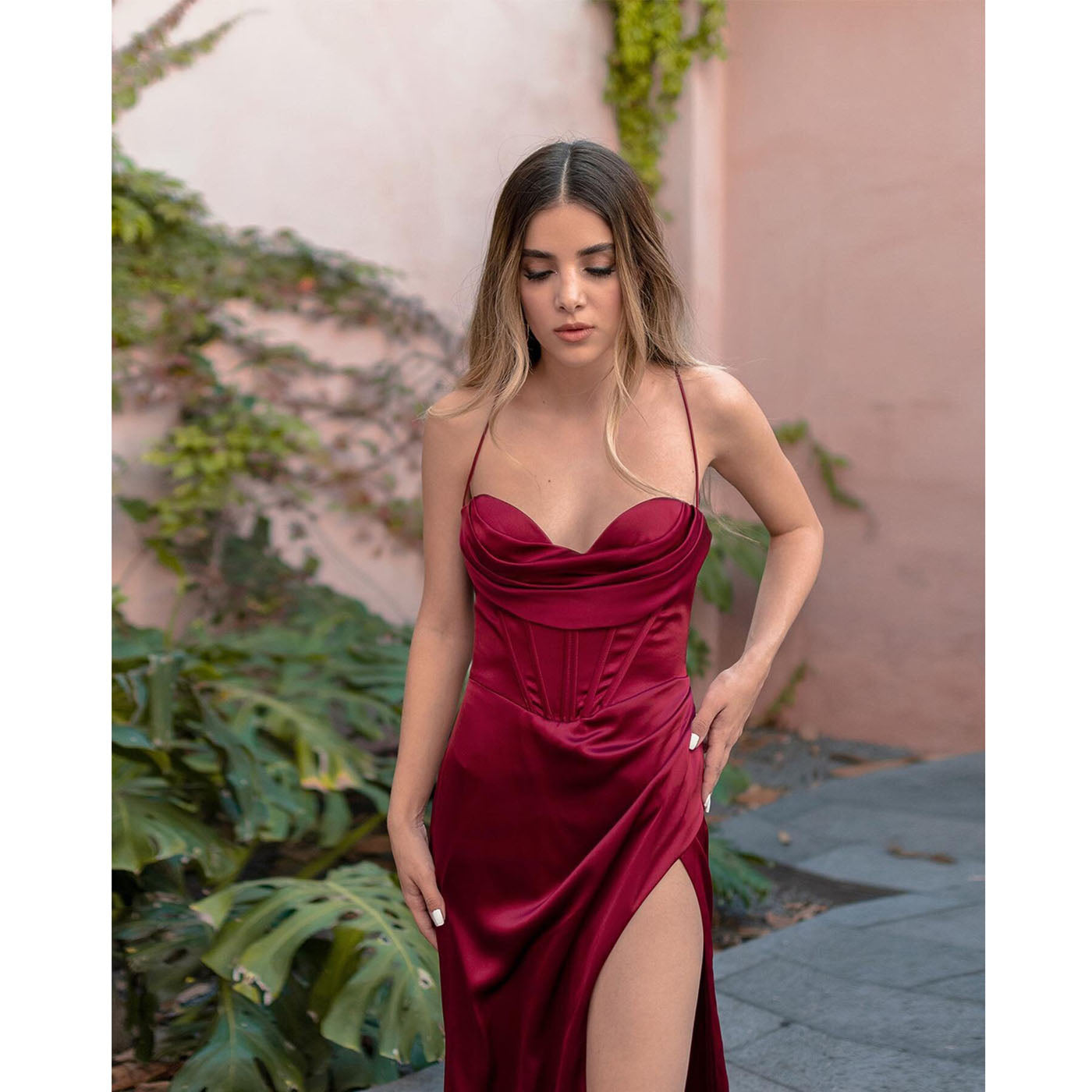 Robe corset plissée longue fendue satinée bretelles spaghetti élégante Elite - GUAPPAA