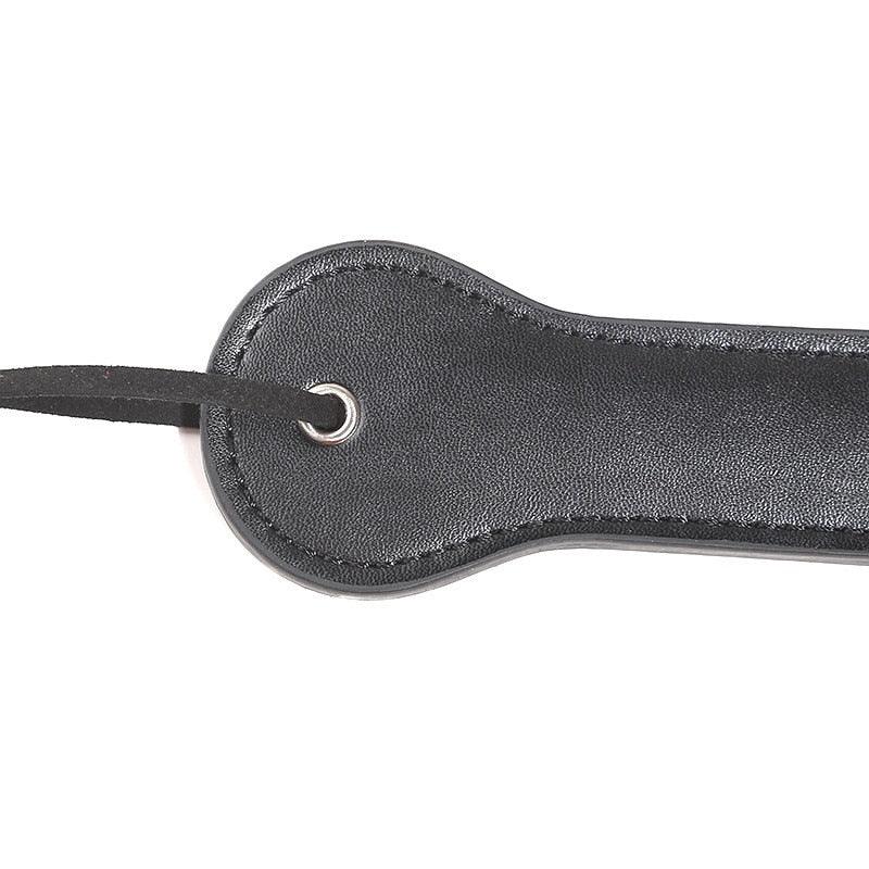 Bitch – Accessoire noir en simili cuir avec sangle