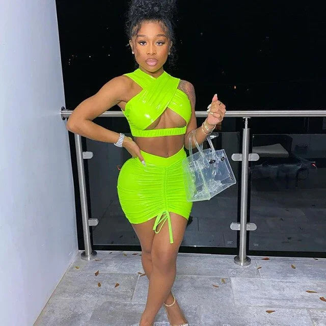 Ensemble clubwear vinyle mini jupe et crop top croisé ouvert sexy Réserve - GUAPPAA