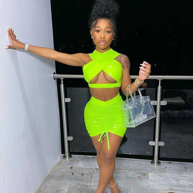Ensemble clubwear vinyle mini jupe et crop top croisé ouvert sexy Réserve - GUAPPAA