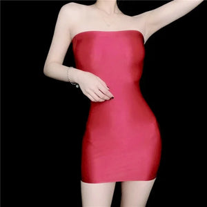 Mini robe moulante sans manches sans bretelles satinée sexy Melrose - GUAPPAA