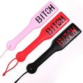 Trois accessoires paddle cuir femme, rose, rouge et noir, inscription originale, harnais GUAPPAA