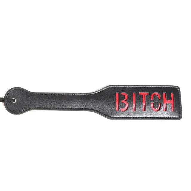 Accessoire de plage femme, paddle en similicuir noir avec lettrage rouge décoratif, GUAPPAA